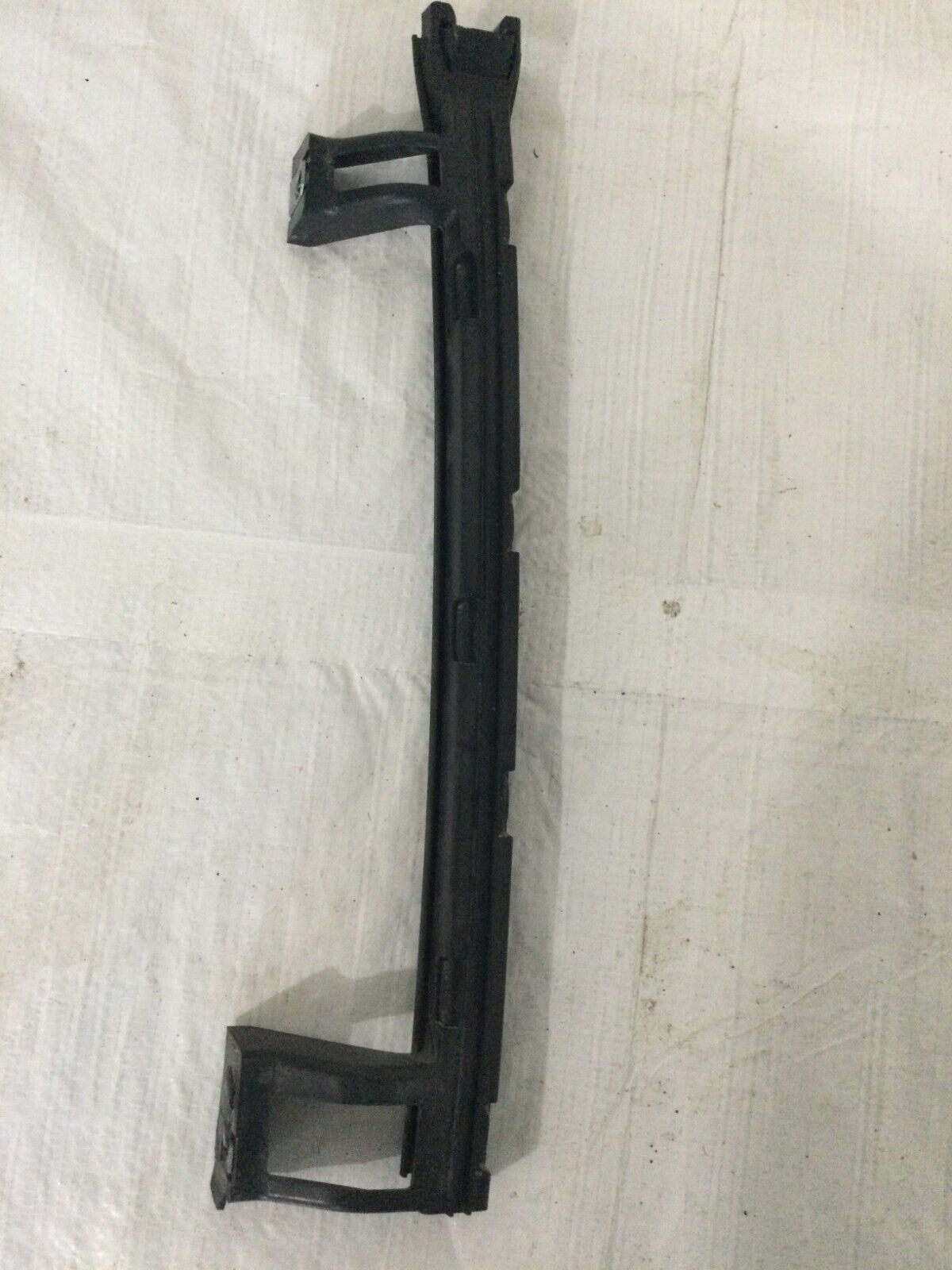 2020 Chevrolet Silverado 1500 Door Window Glass Retainer Bracket OEM