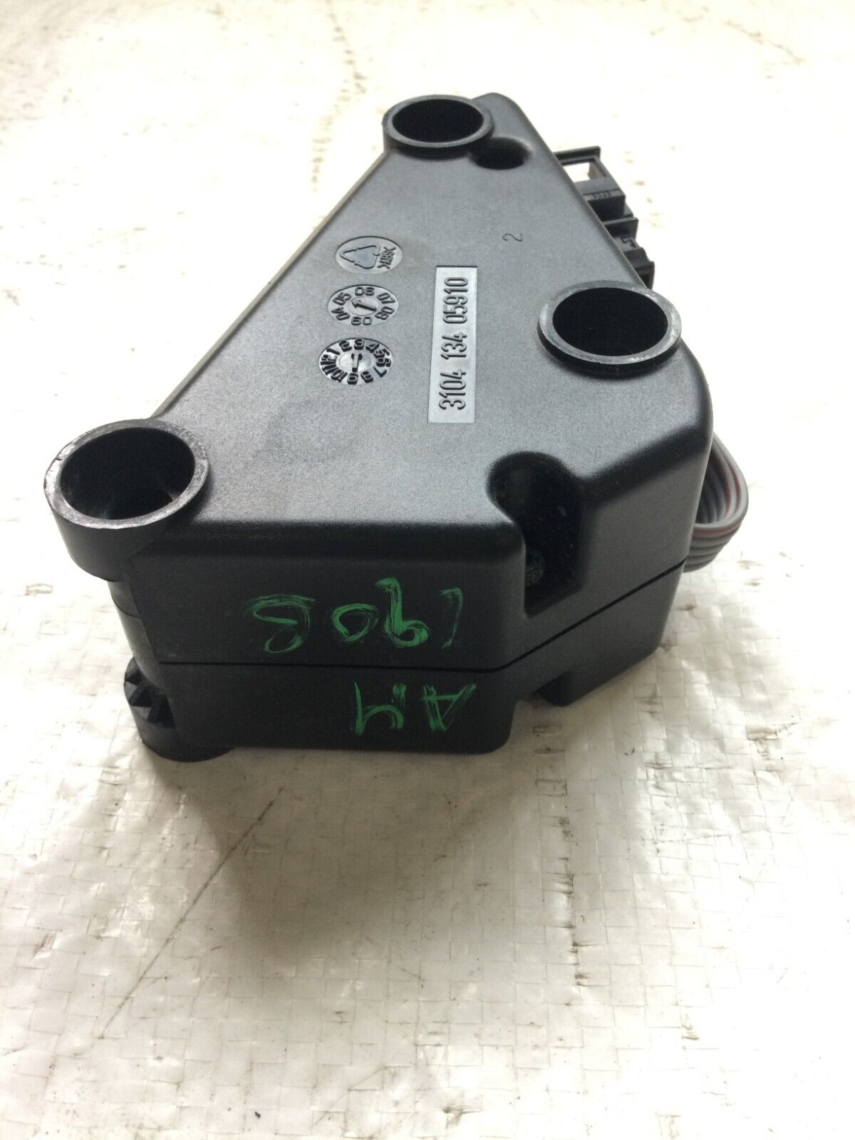 2006 Volkswagen Jetta Speaker Amplifier Module 310413405920 OEM