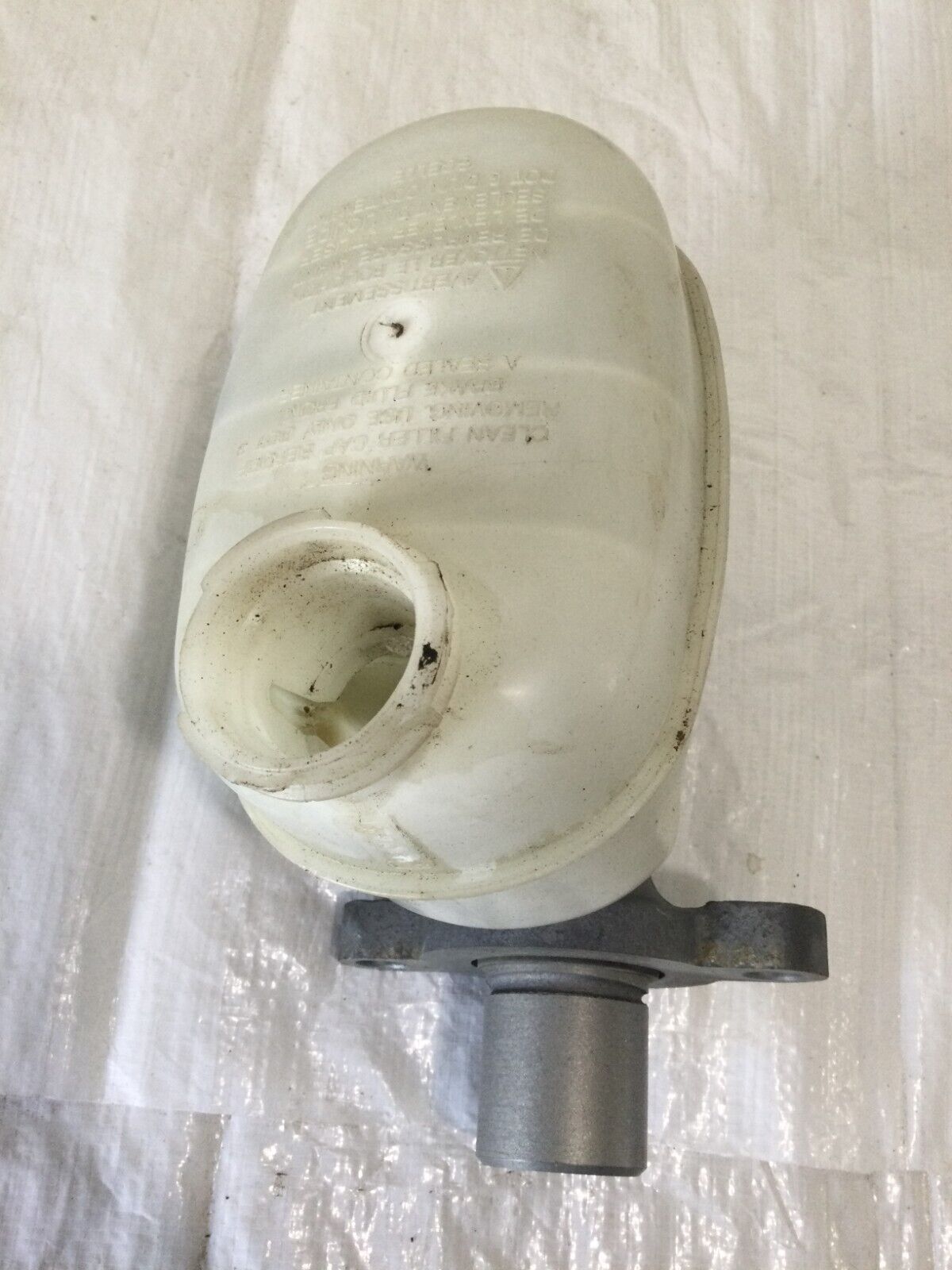 2007 GMC Sierra 1500 Master Brake Cylinder With reservoir 18077597 OEM