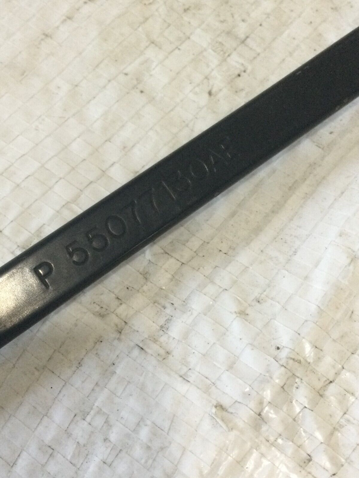 2006  Dodge Ram 1500 Wiper Arm Right Side 55077133AE OEM
