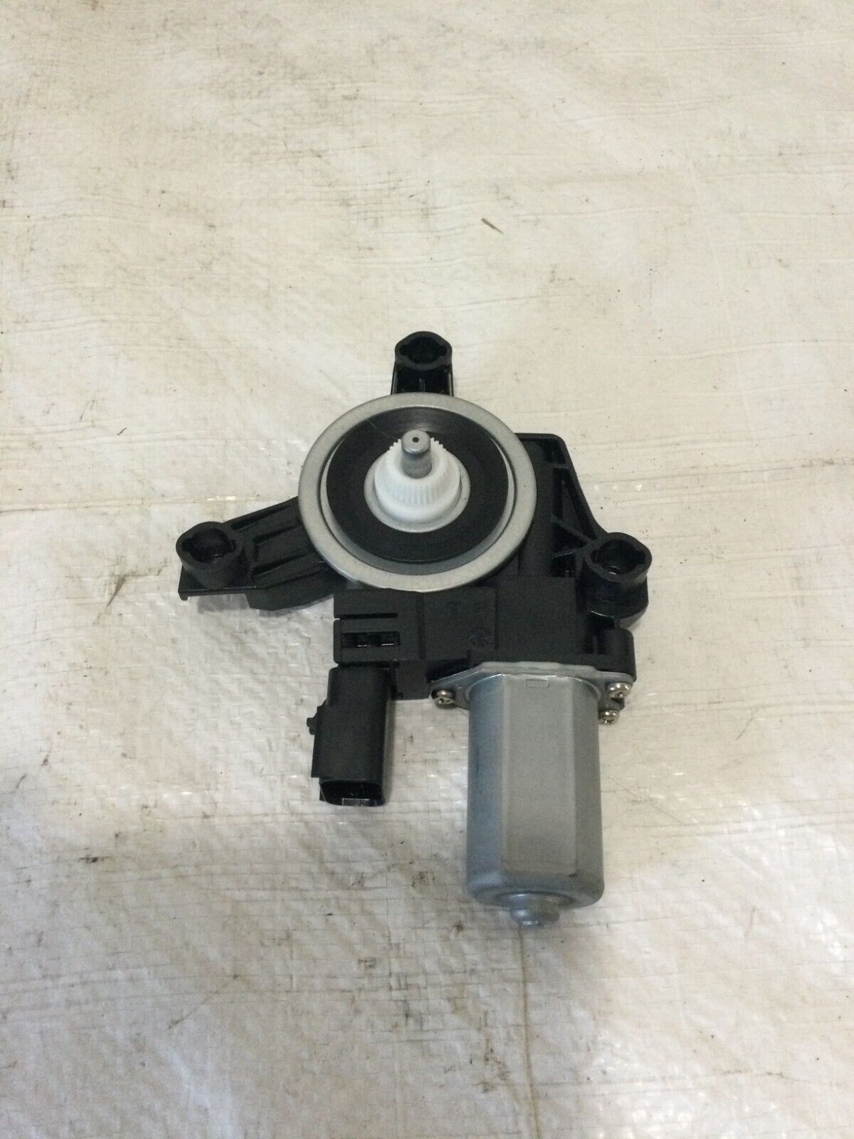 2019 RAM 1500  Front  Left  Driver Side Door Power Window Regulator Motor OEM