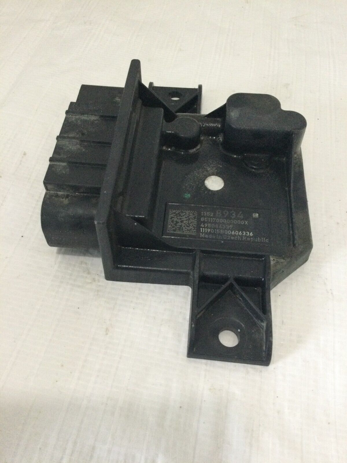 2019 Buick Regal Fuel Pump Relay Control Module 13528934 OEM