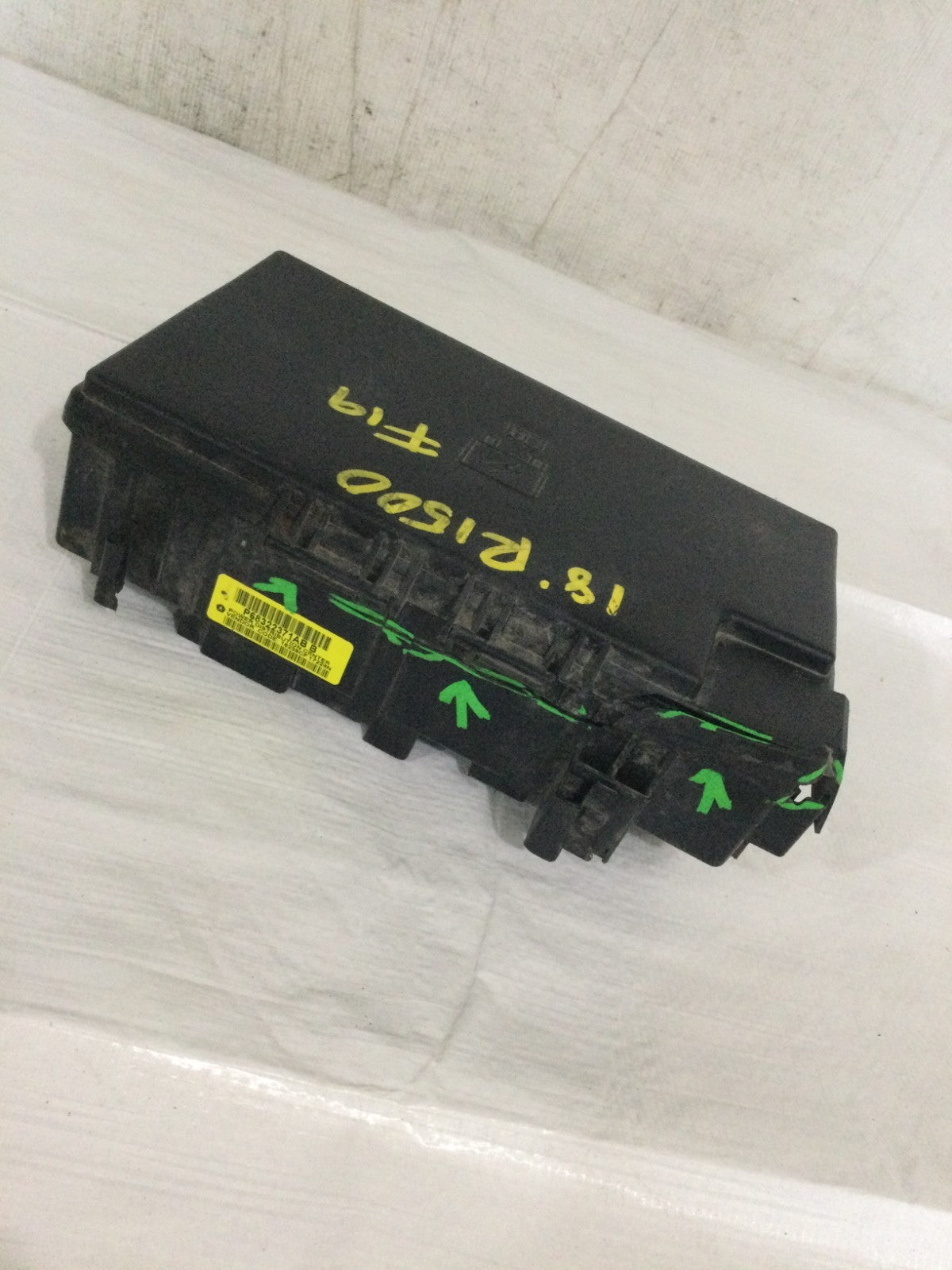 2018 Dodge Ram 1500 Intelligent Power Distribution Center OEM 68322371AB DAMAGED