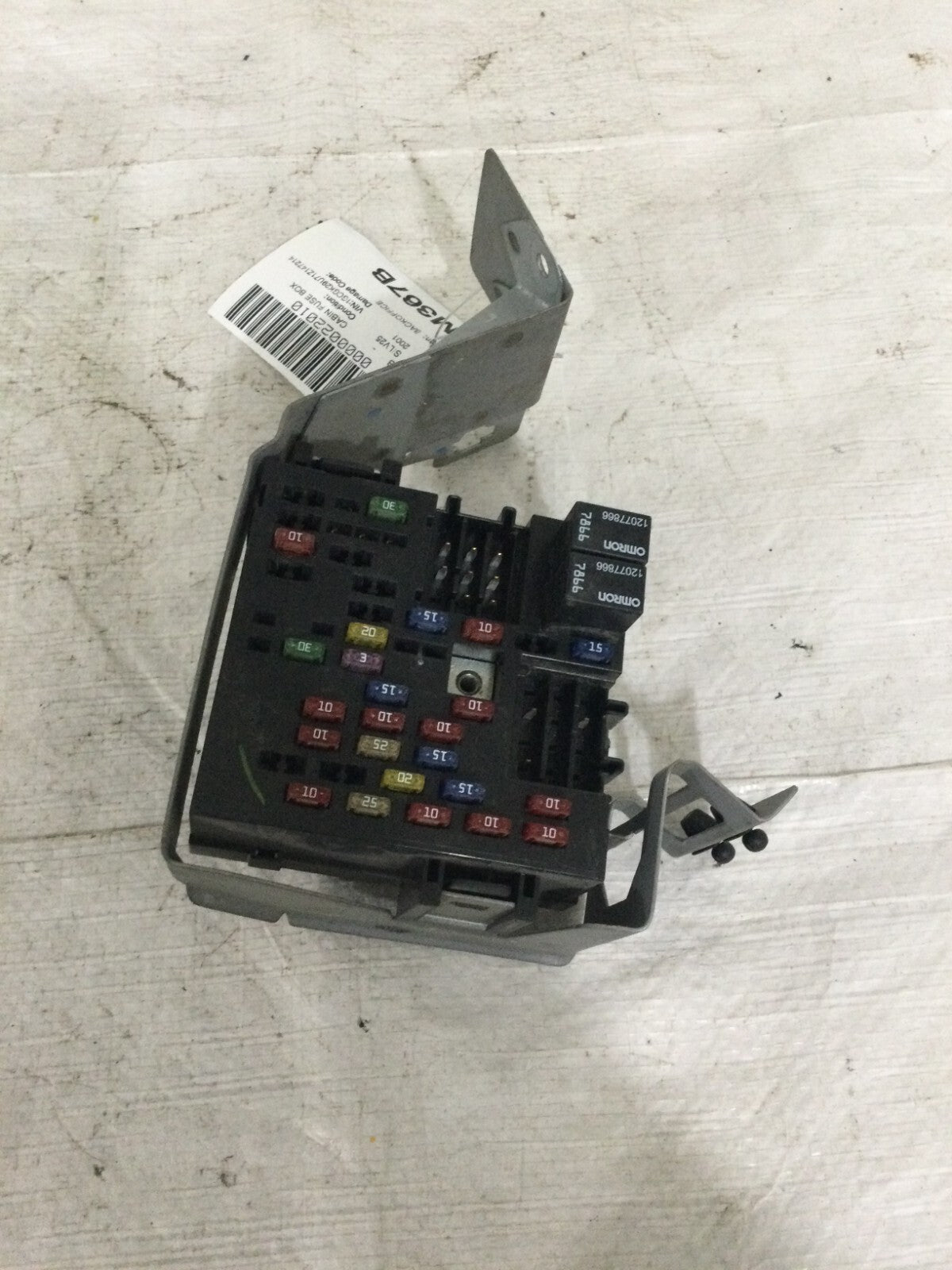2001 Chevrolet Silverado 2500 Cabin Fuse Box OEM