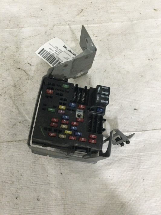 2001 Chevrolet Silverado 2500 Cabin Fuse Box OEM