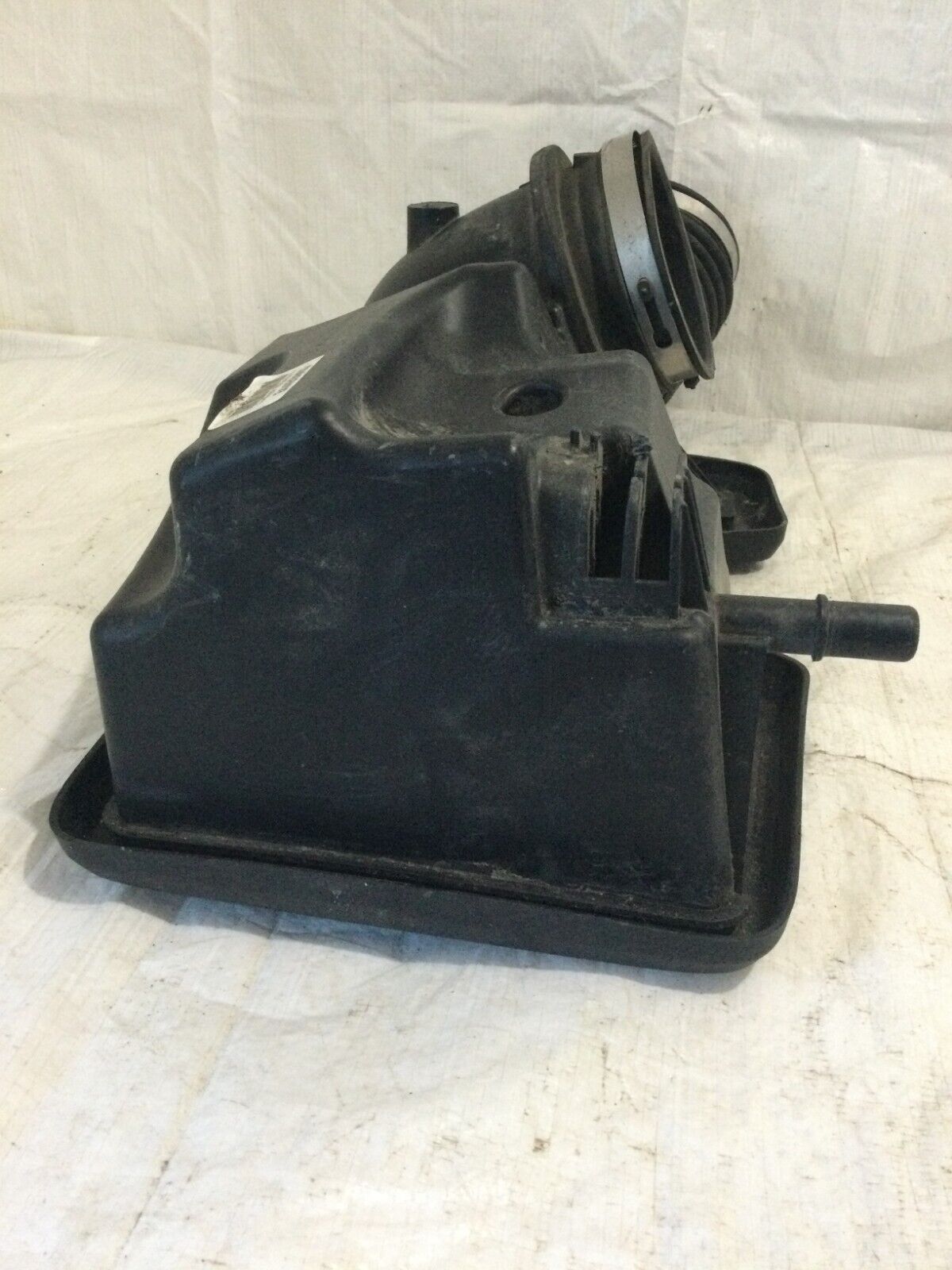 2019-2021 GMC Sierra 1500 Air Cleaner Intake Duct Resonator Assembly OEM