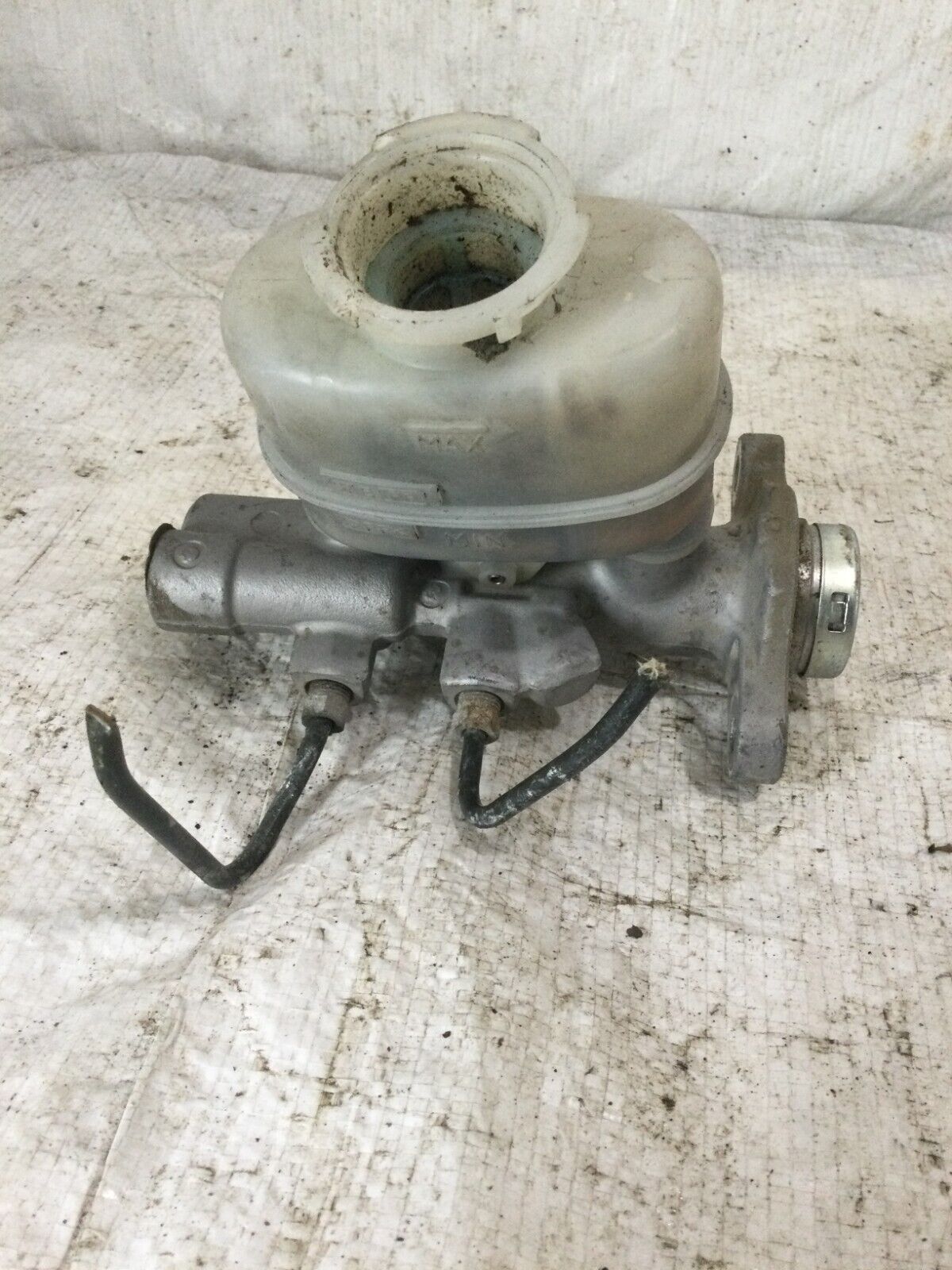 2002 Nissan Frontier Master Brake Cylinder W/ Reservoir OEM