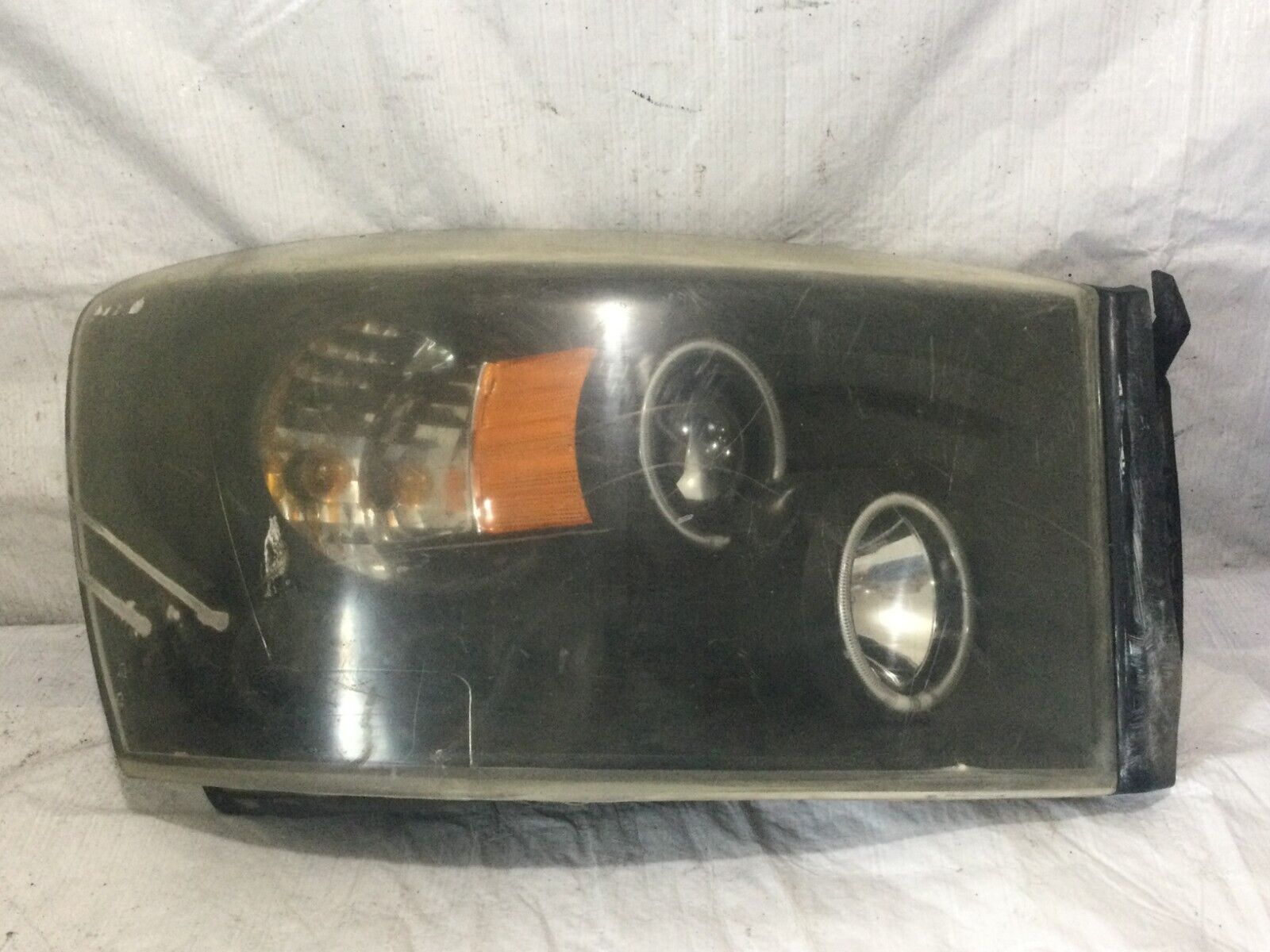 2006 Dodge Ram 1500 Black Bezel Right Passenger Side Headlight OEM