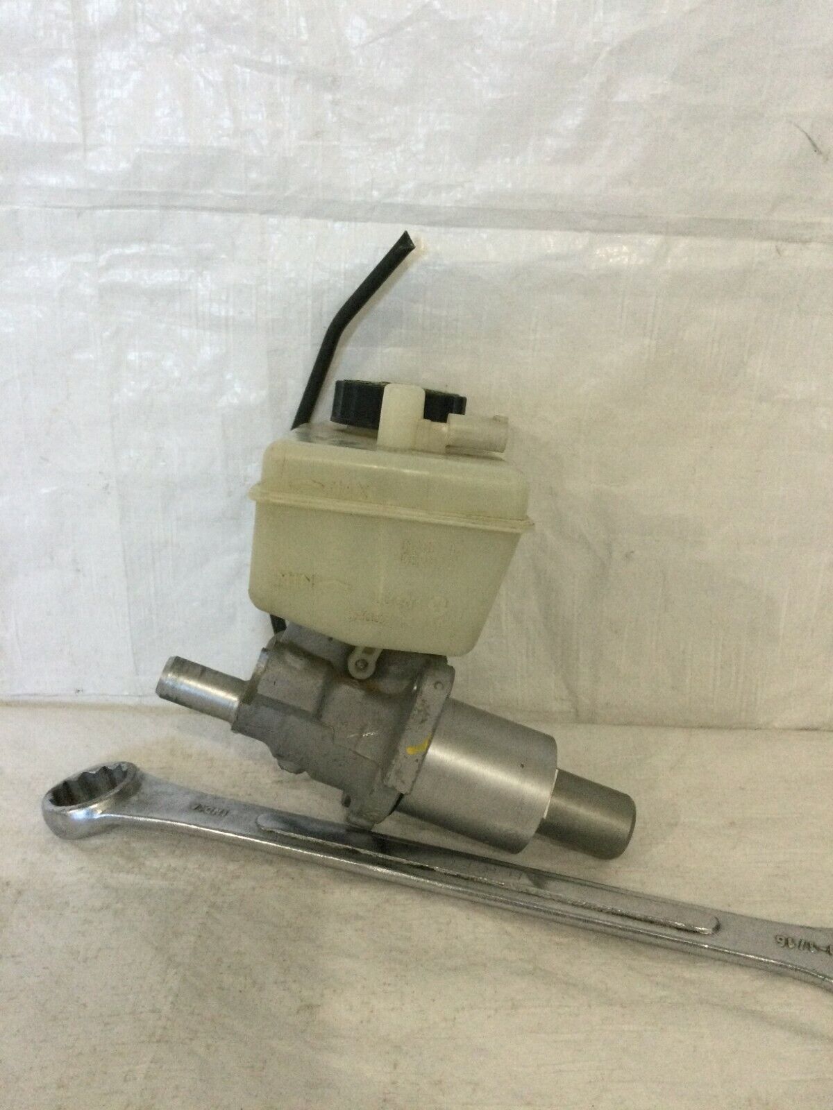 2004 Mercedes S Class S430 Master Brake Cylinder  OEM