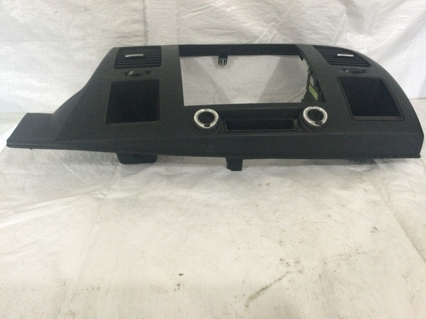 2007 - 2011 GMC Sierra 2500HD Center Dash Radio Bezel  Vents 25783265 OEM
