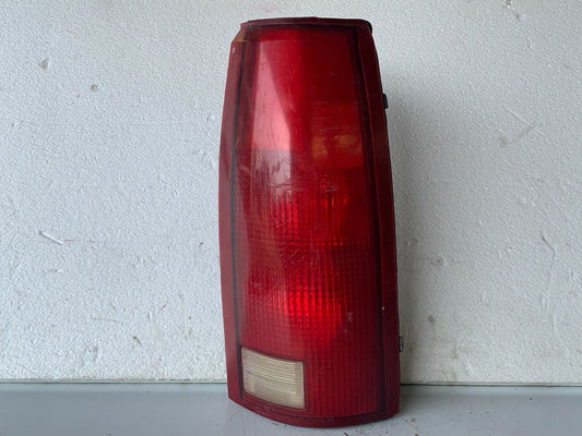 GM Tail Light Right Passenger Side 16508322 1988-2000 Chevrolet Tahoe Yukon OEM 