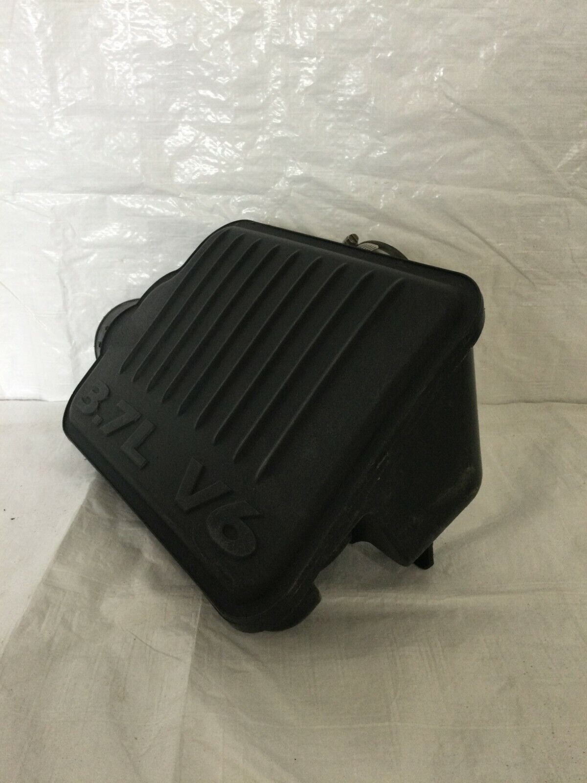 2007-2008 Dodge Nitro 3.7L Air Box Resonator Intake Cleaner 04880319AA OEM