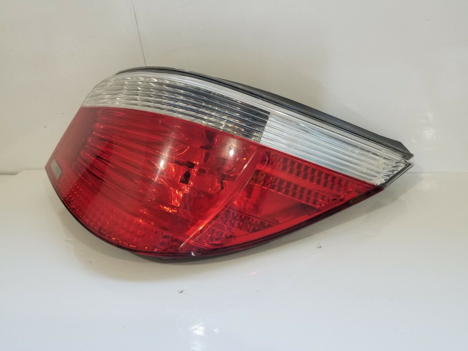 2006-2007 BMW E60 525 530 550 M5 Passenger RH Quarter Mounted Tail Lamp OEM