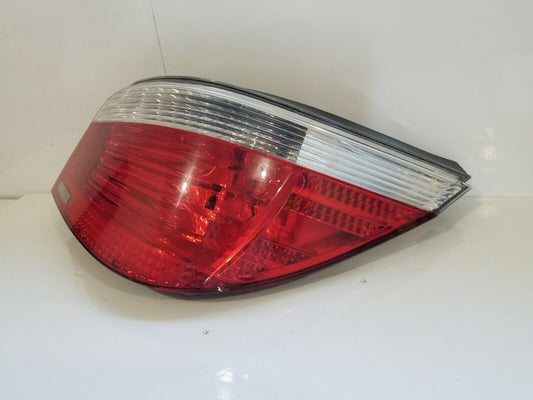 2006-2007 BMW E60 525 530 550 M5 Passenger RH Quarter Mounted Tail Lamp OEM