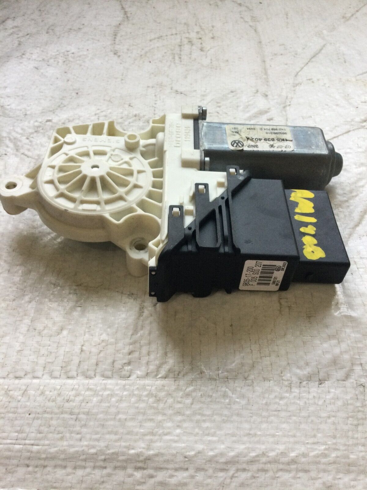 2006 Volkswagen Jetta Rear Right Power Window Motor OEM 1K5839402A