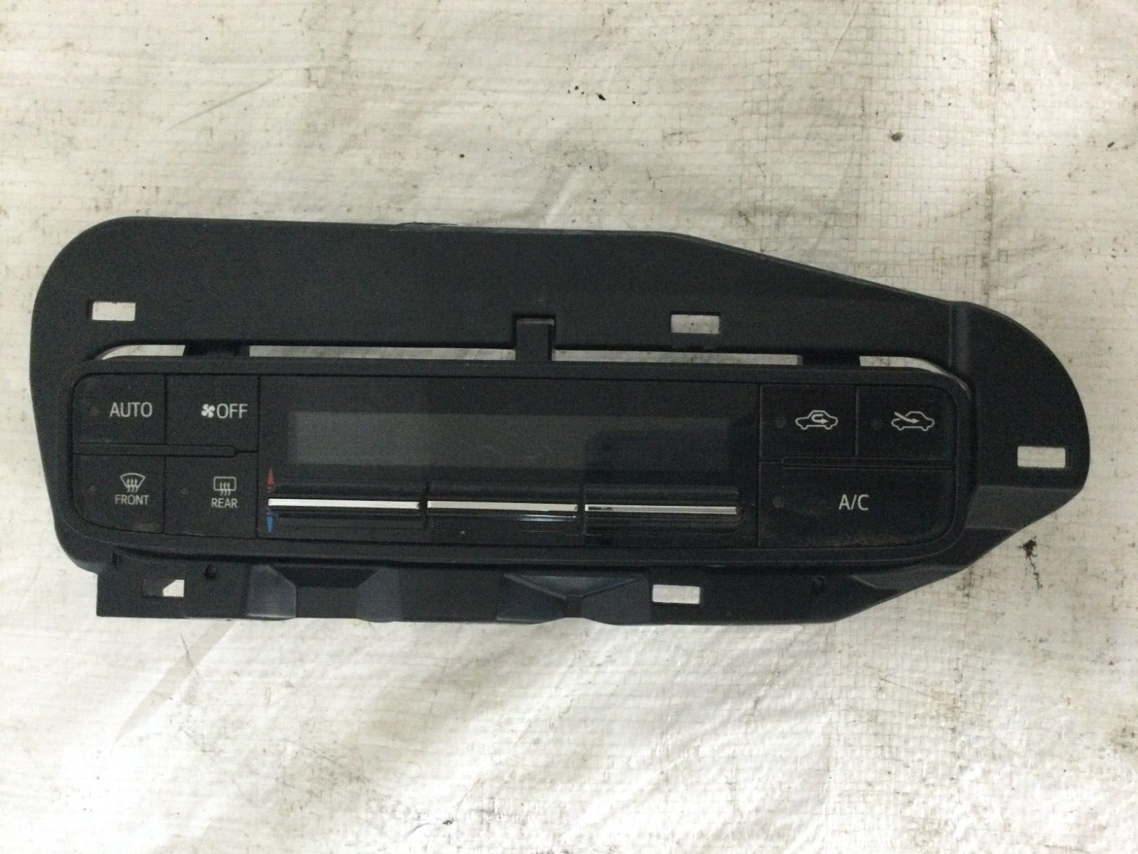2017-2018 Toyota Corolla AC Heater Climate Temperature Control 55468-02060 OEM