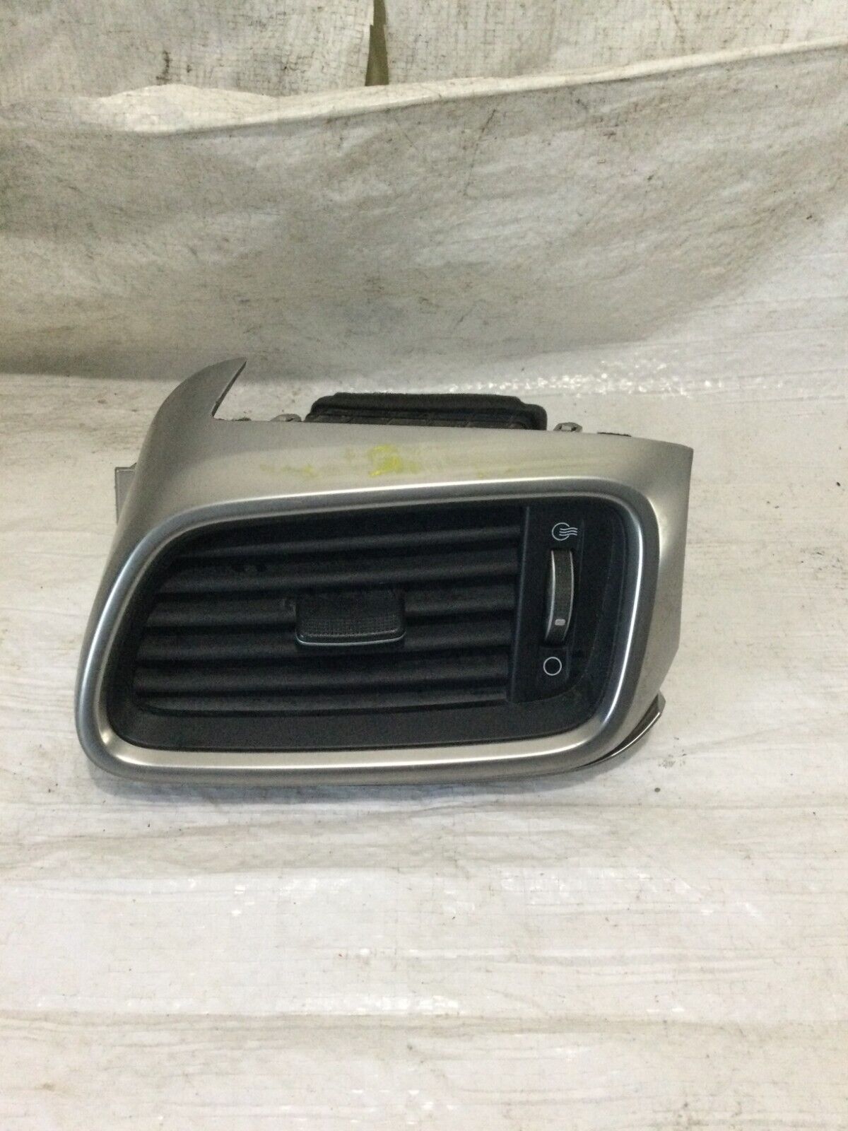 2016-2018 Kia Sorento A/C Air Vent Outlet Left Driver Side OEM