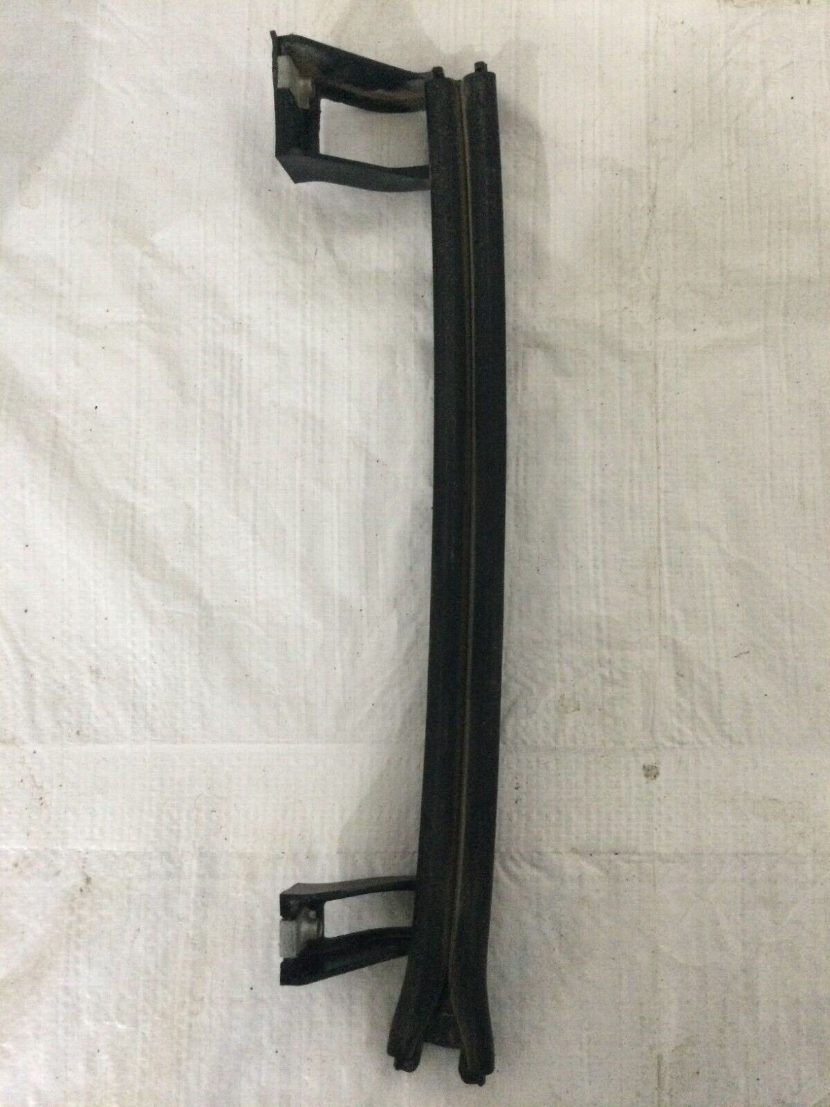 2020 Chevrolet Silverado 1500 Door Window Glass Retainer Bracket OEM