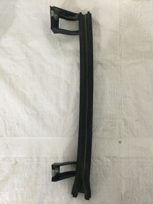 2020 Chevrolet Silverado 1500 Door Window Glass Retainer Bracket OEM