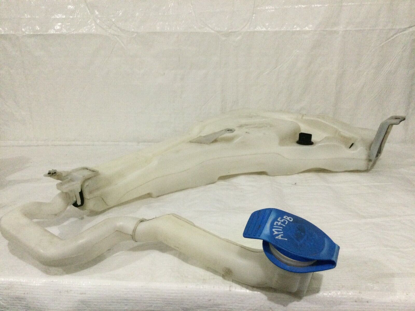 2007 Volkswagen Touarag Windshield Washer Fluid Reservoir Tank OEM 7L0955453D 