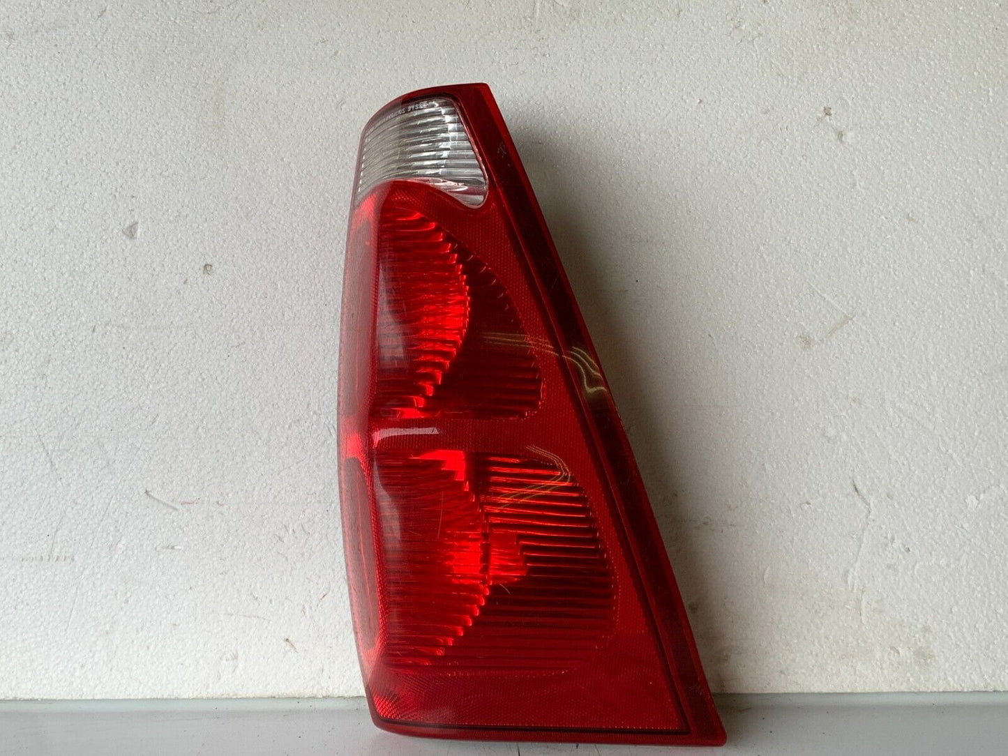 2002-2006 Chevrolet Avalanche Rear Left Driver Side Tail Light Lamp OEM 15771437
