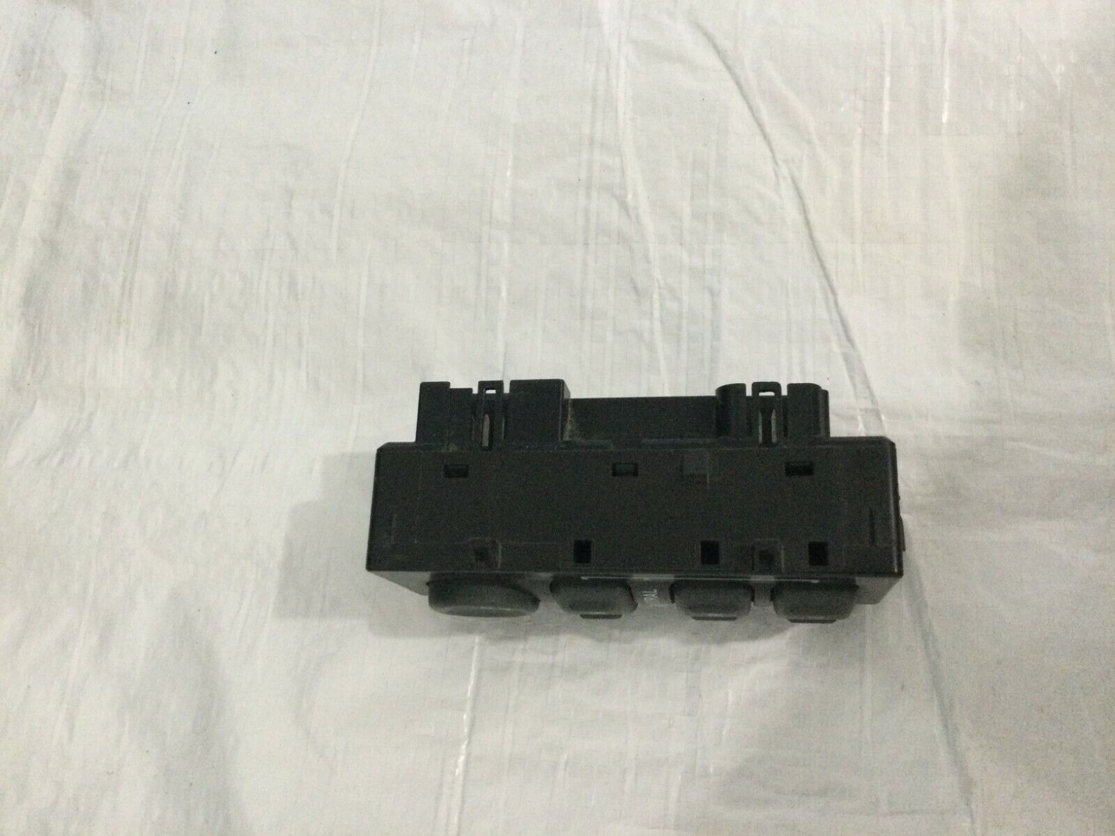 2002 GMC Sierra 1500 4X4 push button switch assembly GMC Sierra OEM 15709327