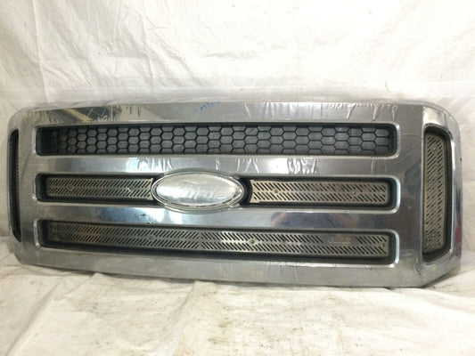 2005-2007 Ford F350SD Super Duty Black Grille OEM 6C34-8200-BAW ( DAMAGED )