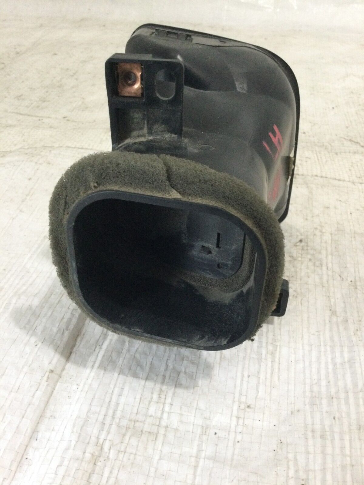2006 GMC Sierra 2500HD Left Front Dash Air Vent OEM  15771300