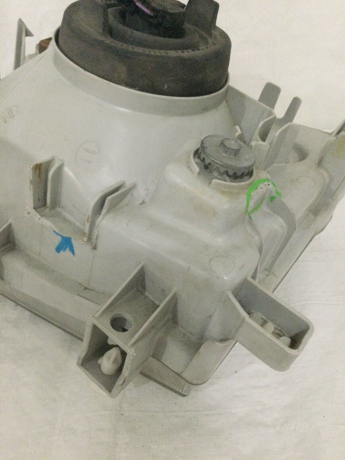 2002 Nissan Pathfinder Right Passenger Side Headlight OEM RH