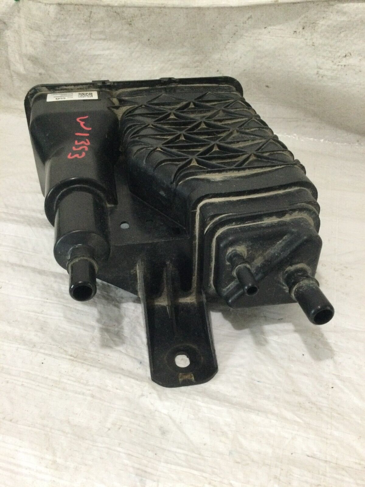 2018 GMC Sierra 1500 Fuel Vapor Evaporator Emission Canister 84106544 OEM