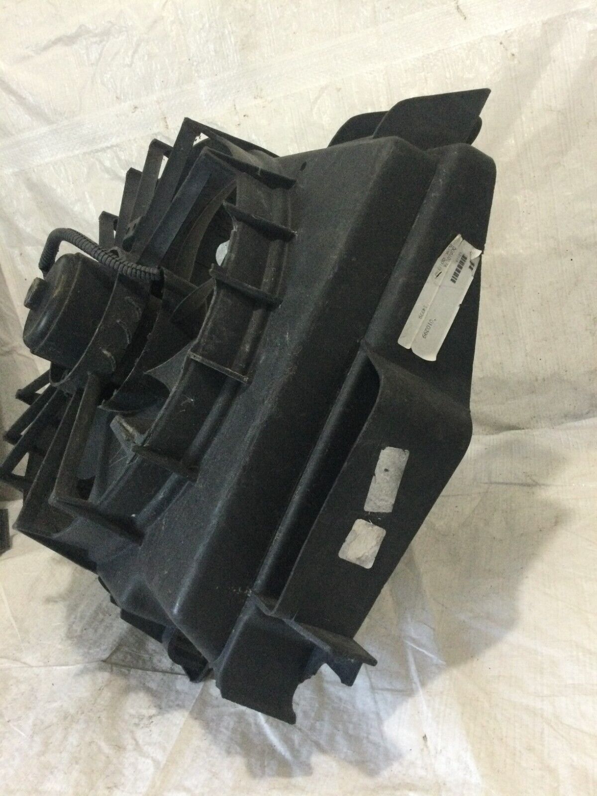 2004 Dodge Ram 1500 Cooling Fan Assembly OEM ( HAS DAMAGE )