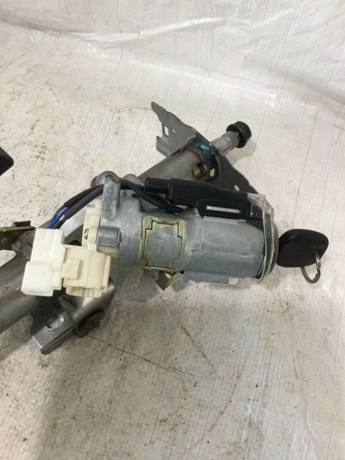 2001-2003 Toyota Highlander Floor Shifter Steering Column Assembly W/ Key OEM