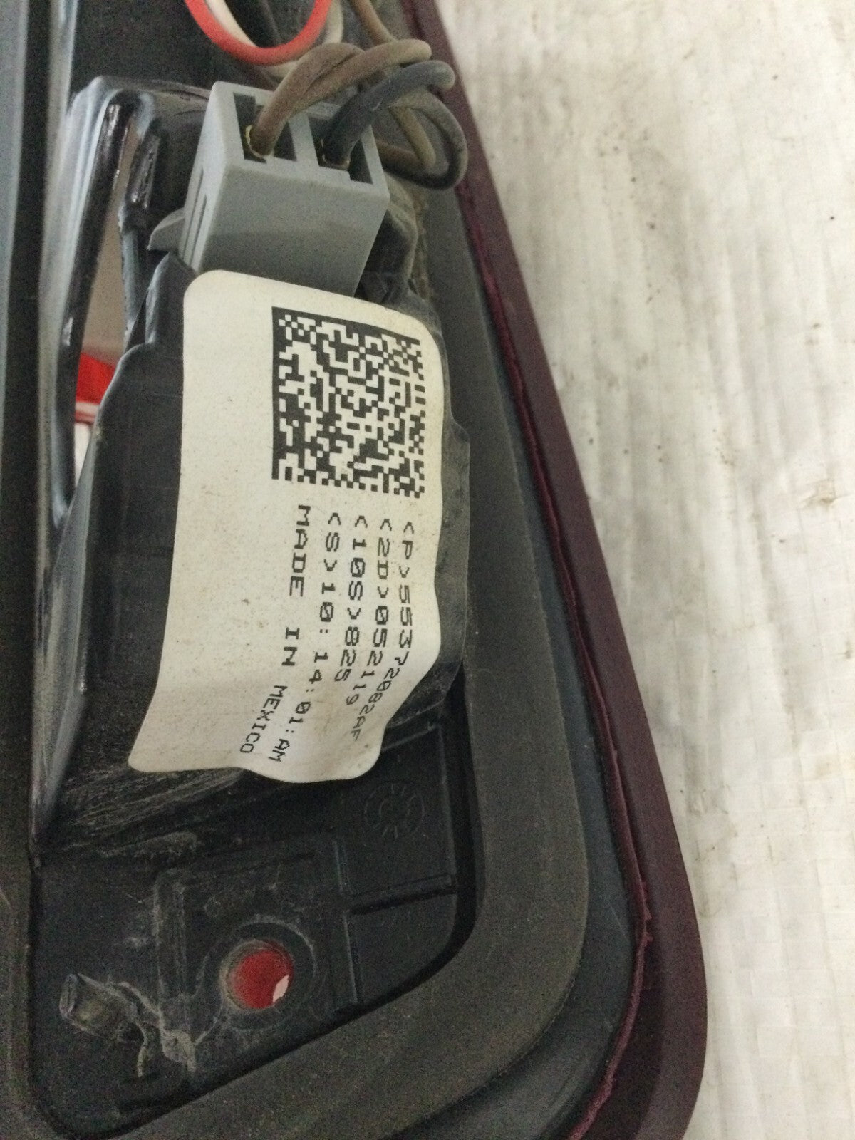 2019 RAM 1500 2500 CENTER HIGH MOUNT STOP LAMP THIRD BRAKE LIGHT OEM