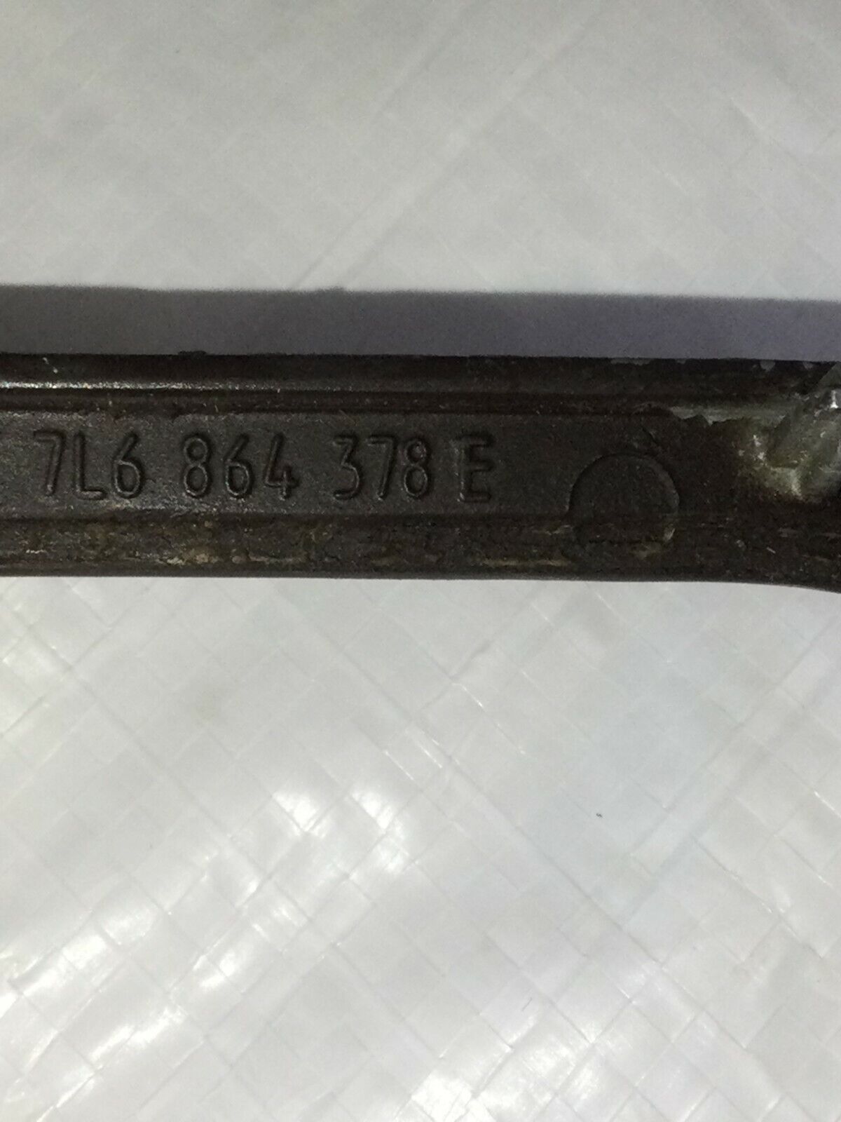 2007 Volkswagen Touareg Center Console Cup Holder Trim Cover Panel 7L6864378 OEM