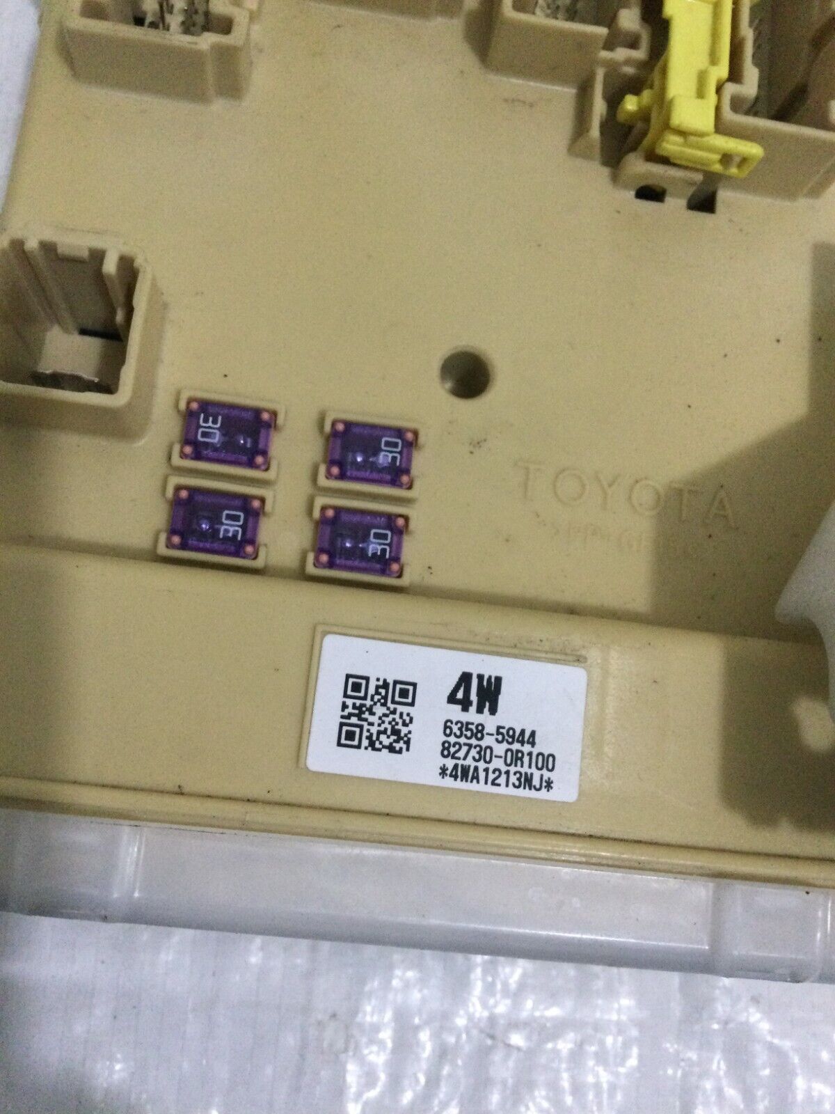 2016-2018 Toyota Rav4multiplex Junction Fuse Box 89221-0R130 82730-0R100