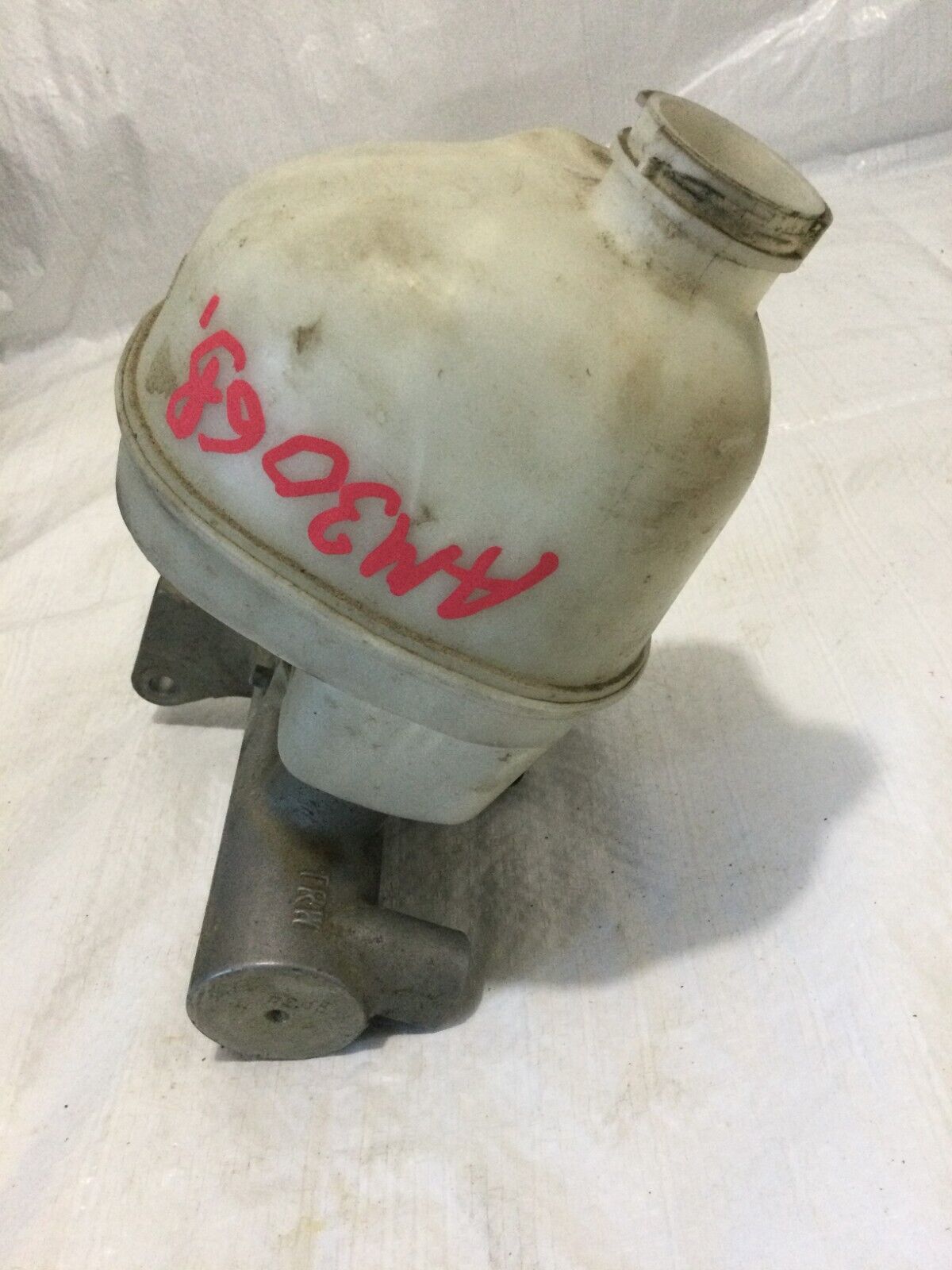 2004  Dodge Ram 1500 Master Brake Cylinder W/ Reservoir OEM 32067086 5.7L