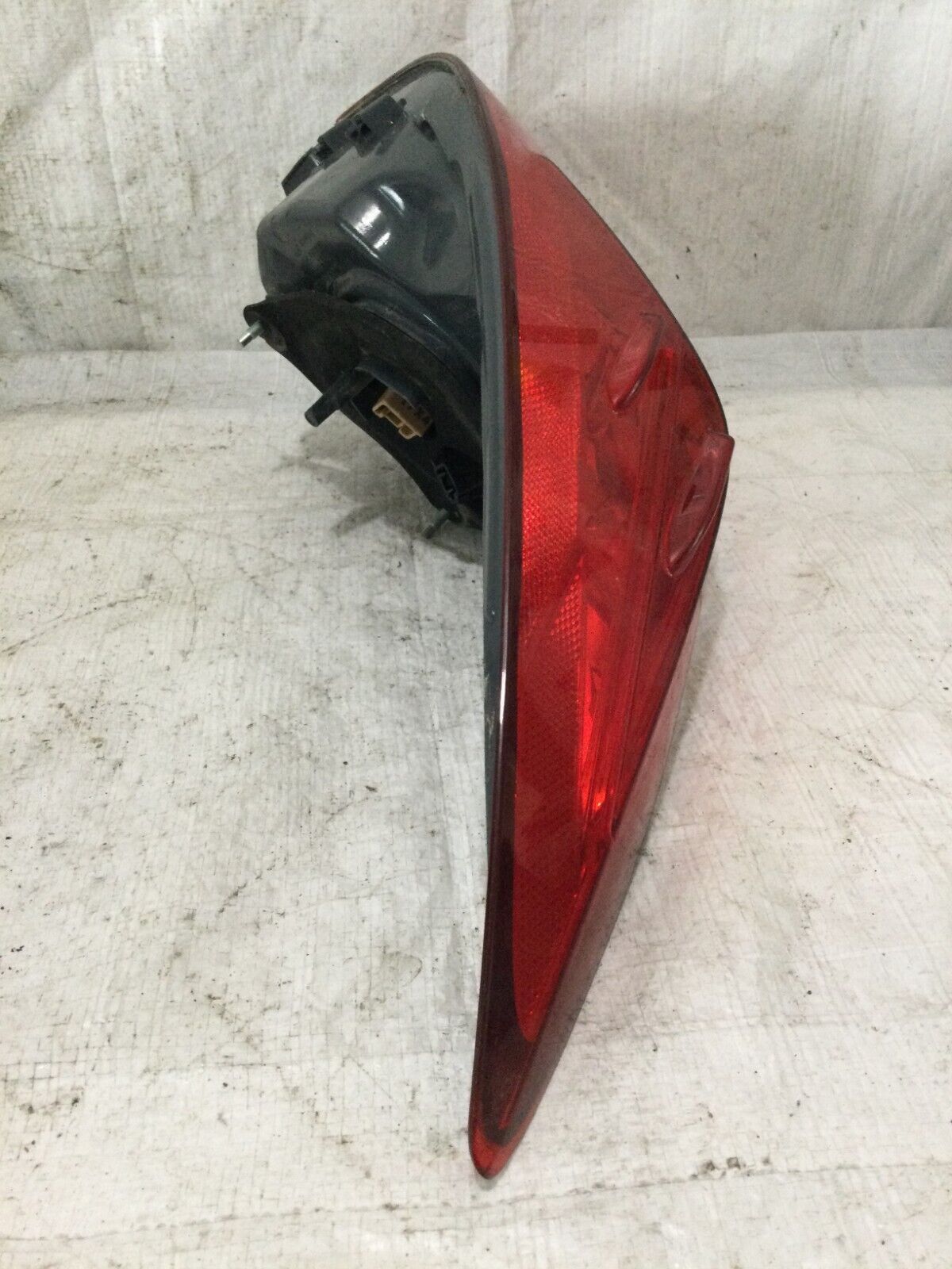 2018 Toyota Corolla Sedan Right Rear Tail Light Assembly OEM ( DAMAGED )