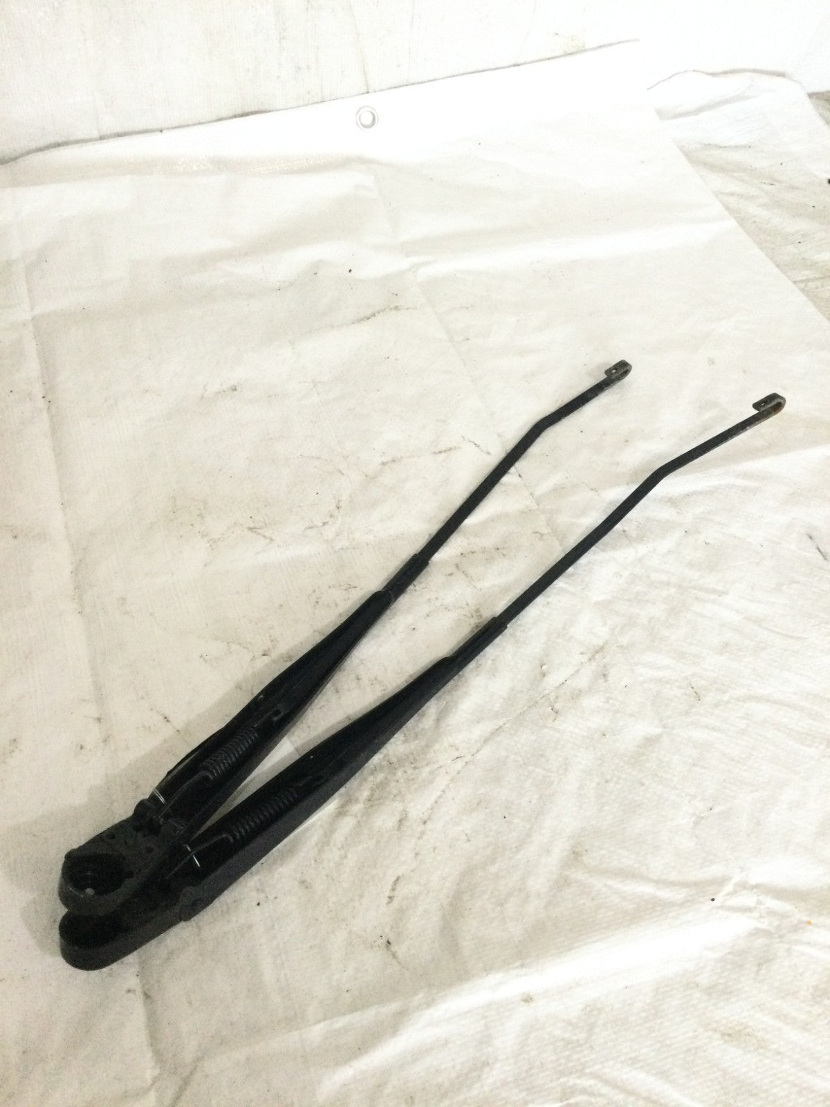 2007 Dodge Ram 1500 Front Windshield Wiper Arm Set OEM