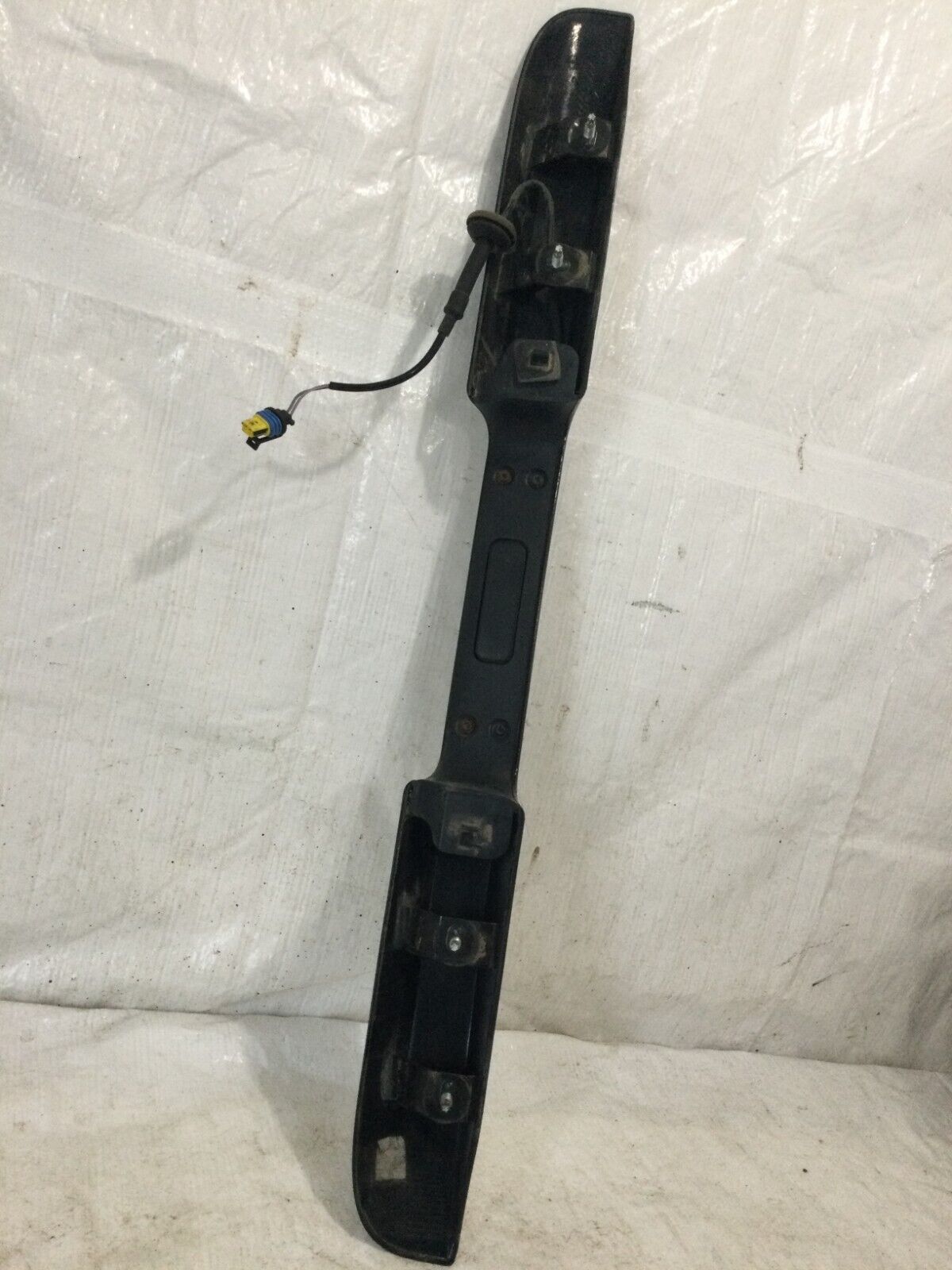 2007 Cadillac Escalade Lift Gate Bar Handle Gate Trim Panel  15842440 OEM