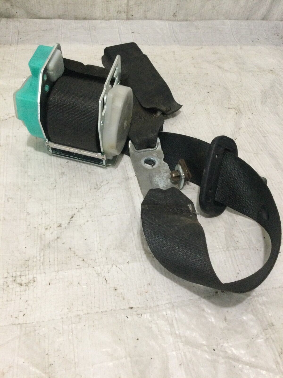2018 Toyota Corolla  Rear Left  Center Seat Belt Buckle OEM