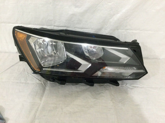 2016-2019 Volkswagen Passat Halogen Headlight Right Passenger Side RH OEM
