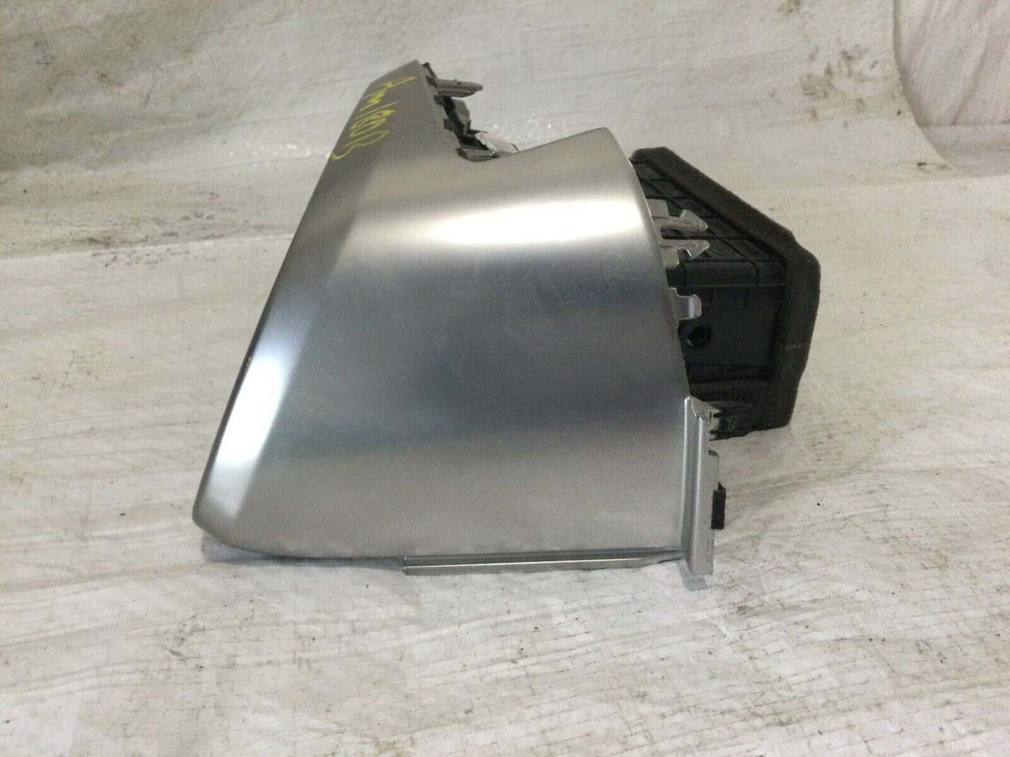 2016-2018 Kia Sorento A/C Air Vent Outlet RH Passenger Side 97490-C6000
