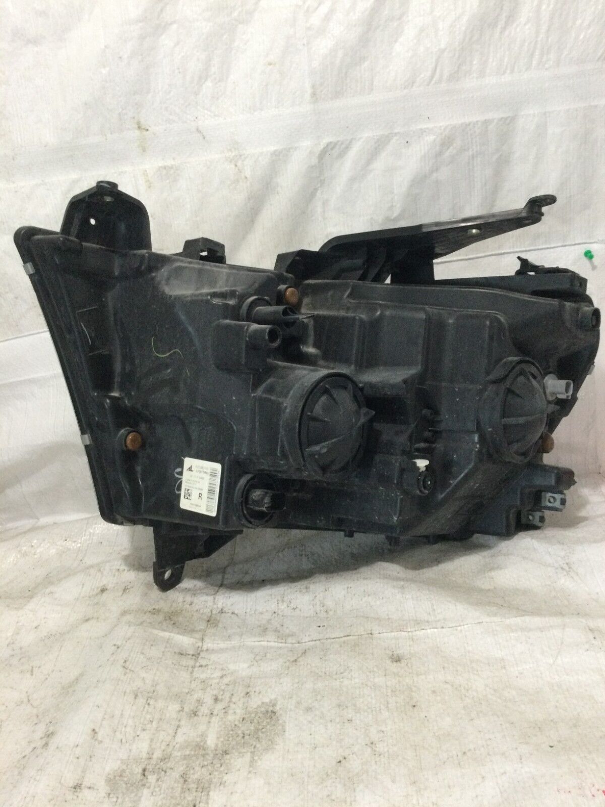 2019 2020 Dodge Ram 1500 Right Passenger Halogen Headlight 68316080AH OEM