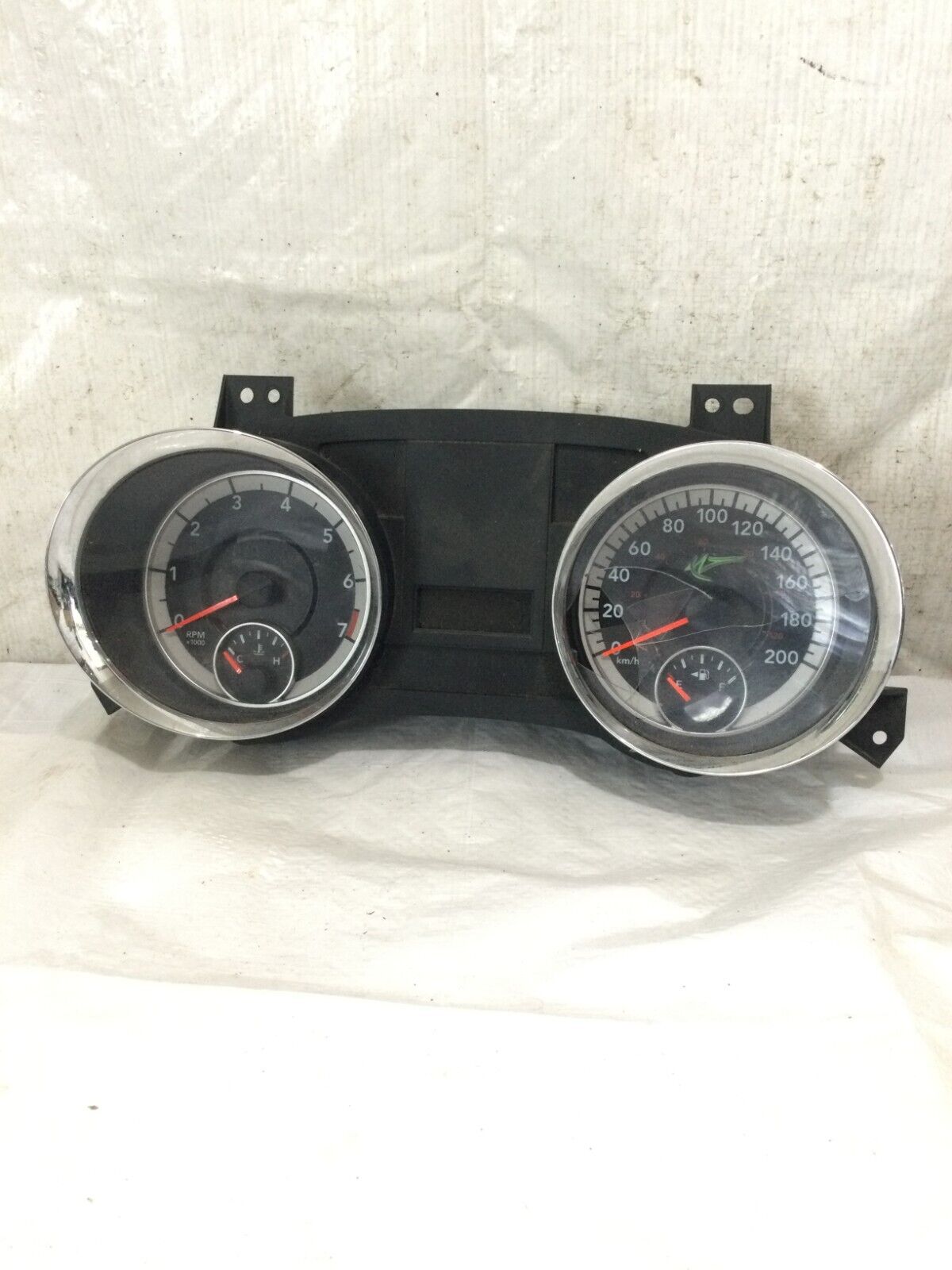 2017 Dodge Grand Caravan  Speedometer  Cluster 68241685AA OEM( DAMAGE LENS )