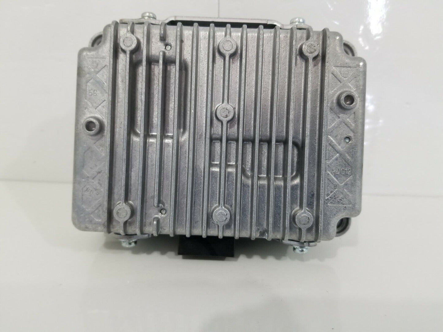 2019 Jeep Compass Power Inverter Module 68202292AA OEM 