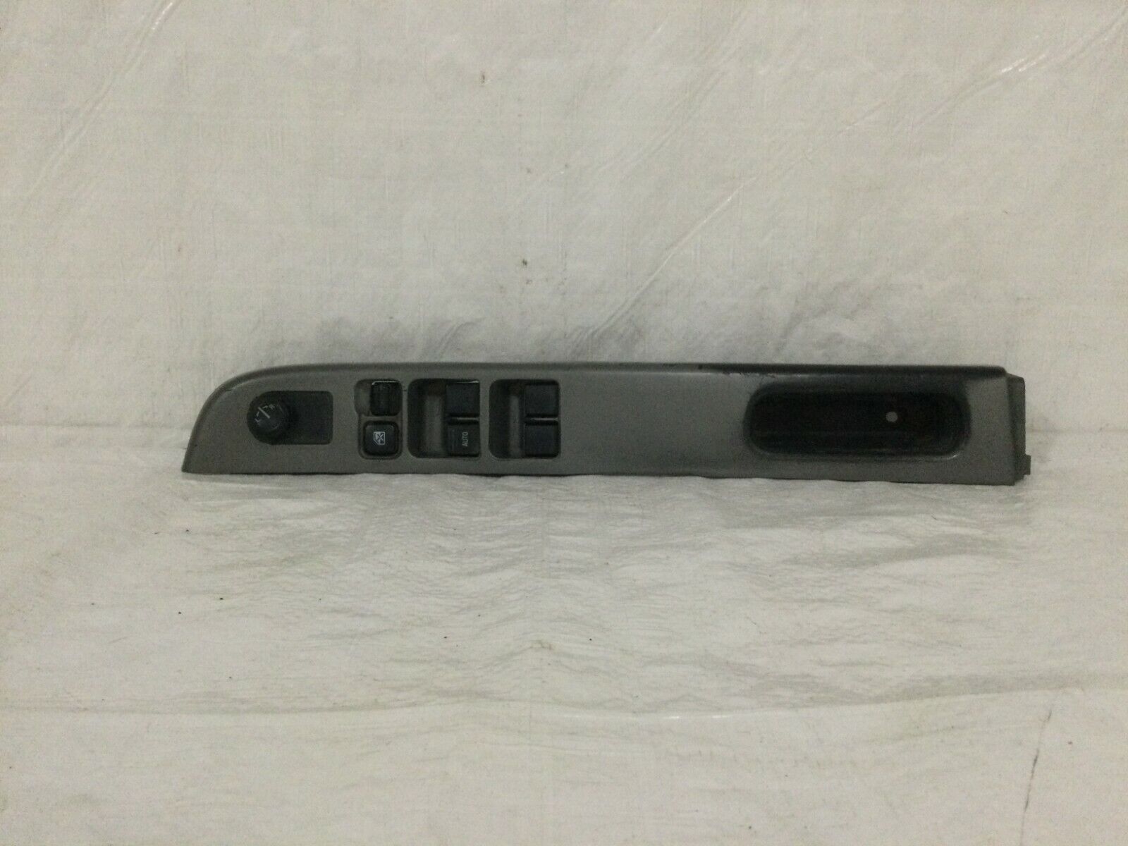 2000-2004 Nissan Xterra Front Left Driver Master Power Window Switch 80961-8Z500