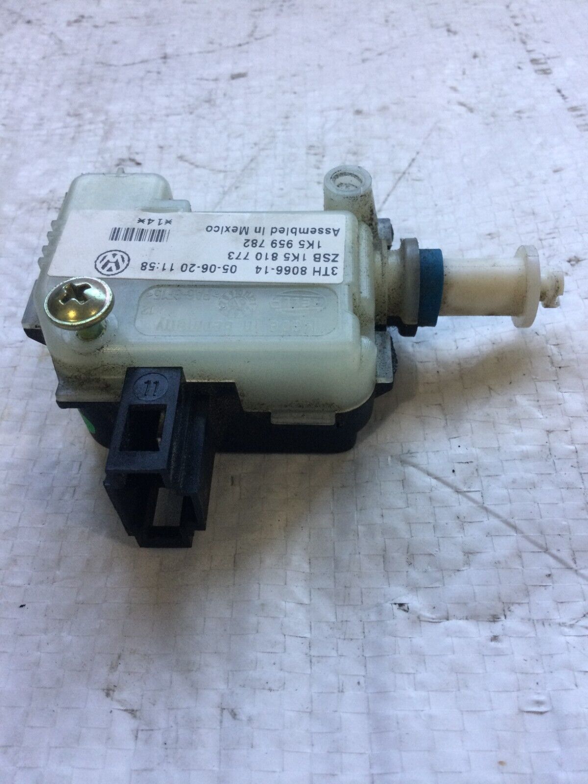 2006 Volkswagen Jetta Fuel Filler Door Lock Release 1K5959782 OEM