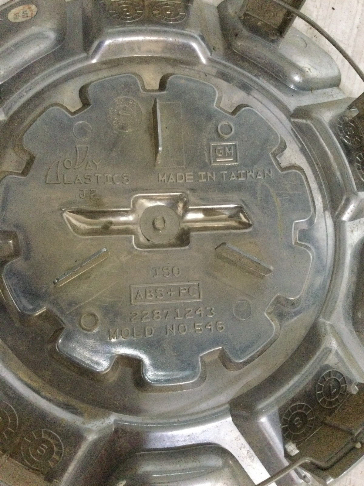 2017 GMC Sierra 1500 Center Cap OEM 22871243