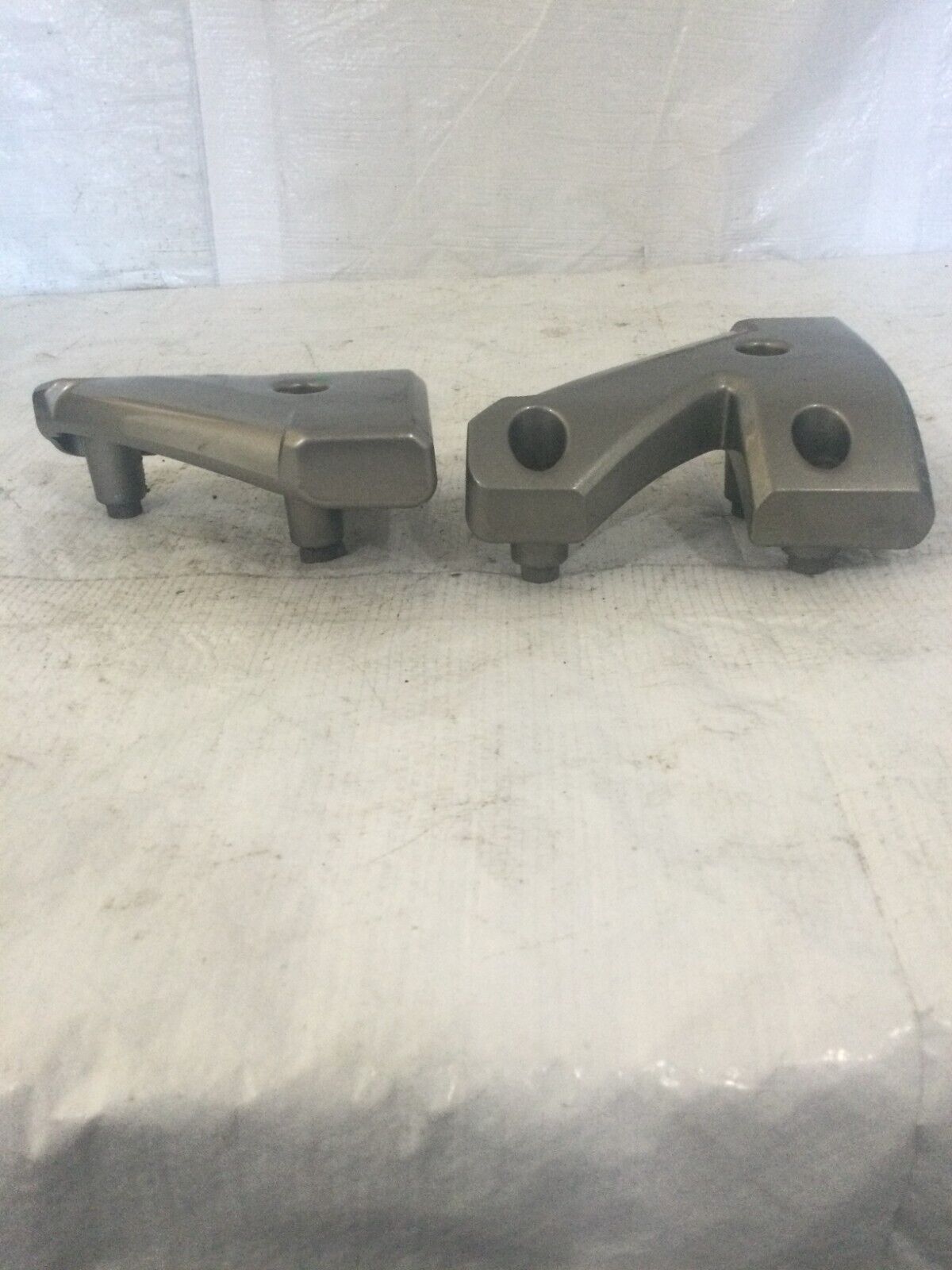 2002-2013 Cadillac Escalade EXT Box Corner Mounting Bracket OEM