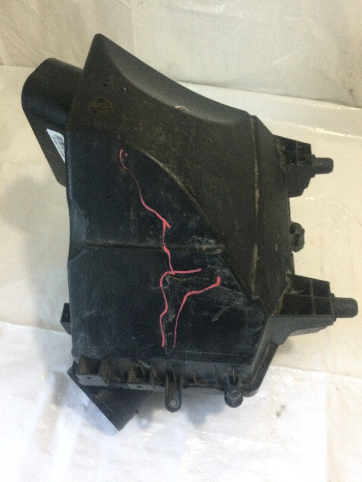 2019-2021 Chevy Silverado 1500 5.3L Air Cleaner Filter Housing OEM 84412395